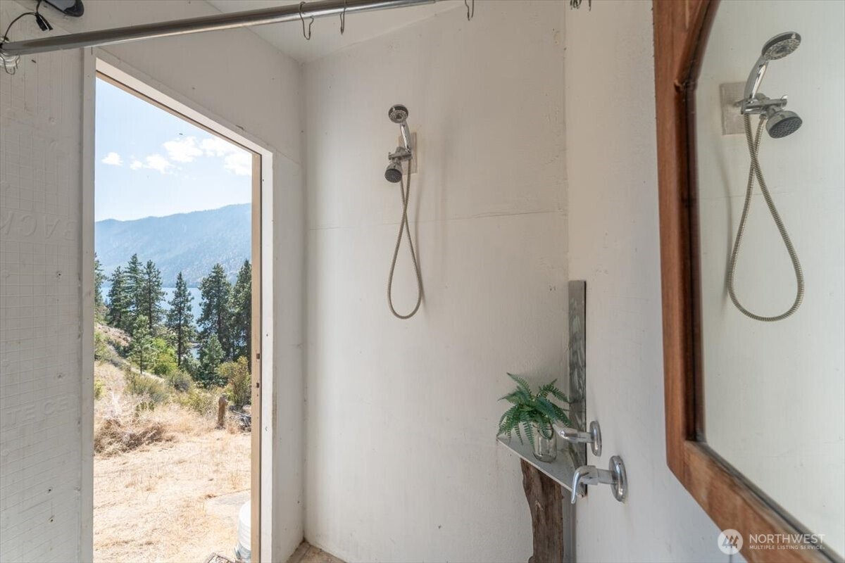 2570 Emerson Acres Road , Manson, WA 98831