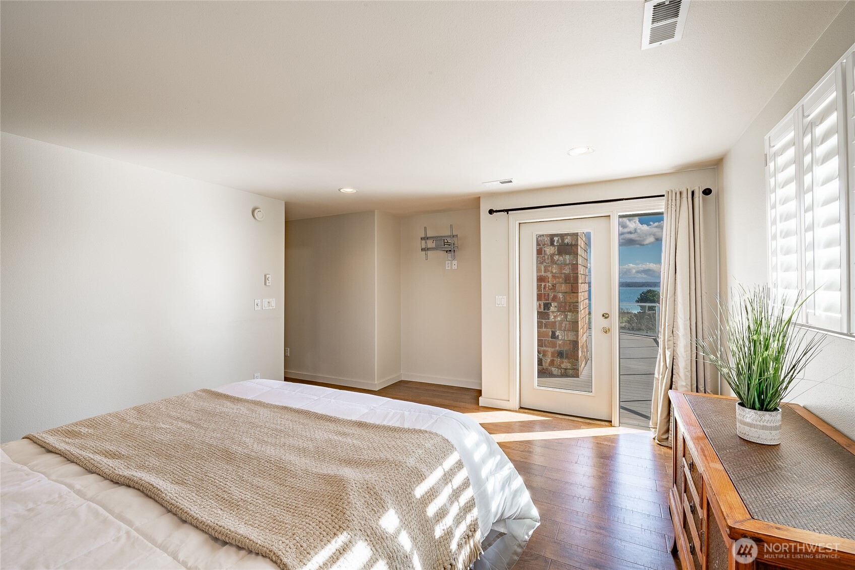 8024 Chinook Way , Blaine, WA 98230