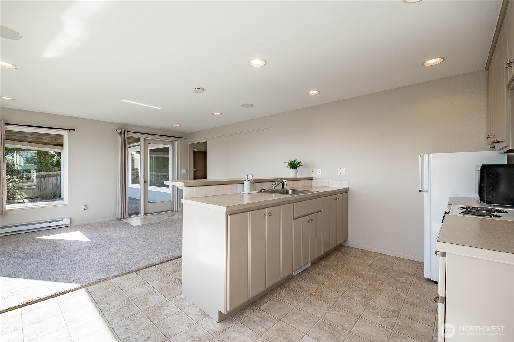 8024 Chinook Way , Blaine, WA 98230