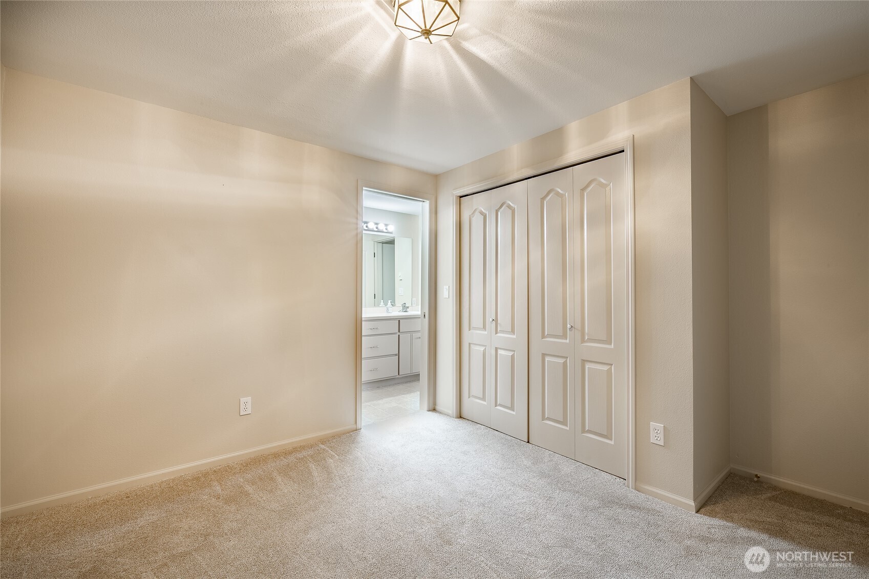 8024 Chinook Way , Blaine, WA 98230