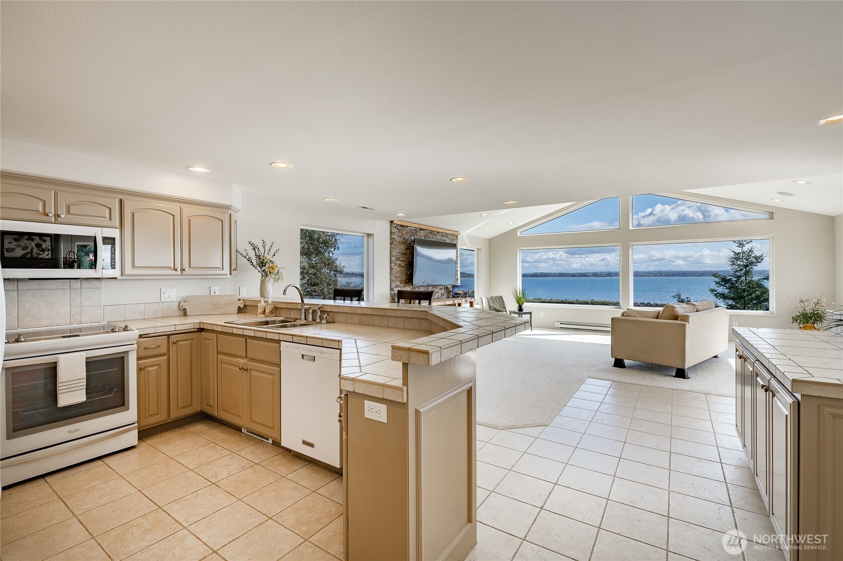 8024 Chinook Way , Blaine, WA 98230