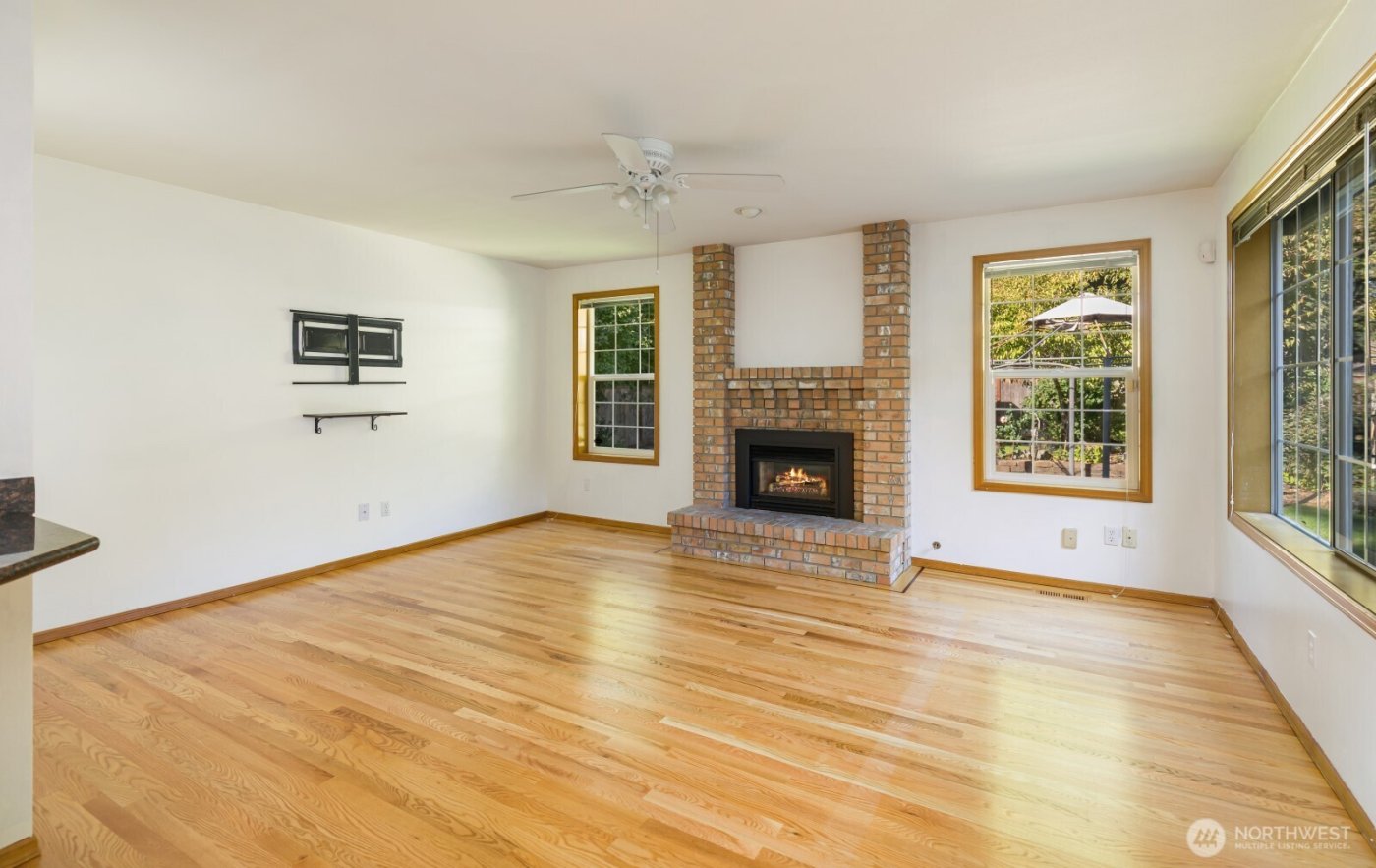 9401 167 Street Ct E, Puyallup, WA 98375-2232