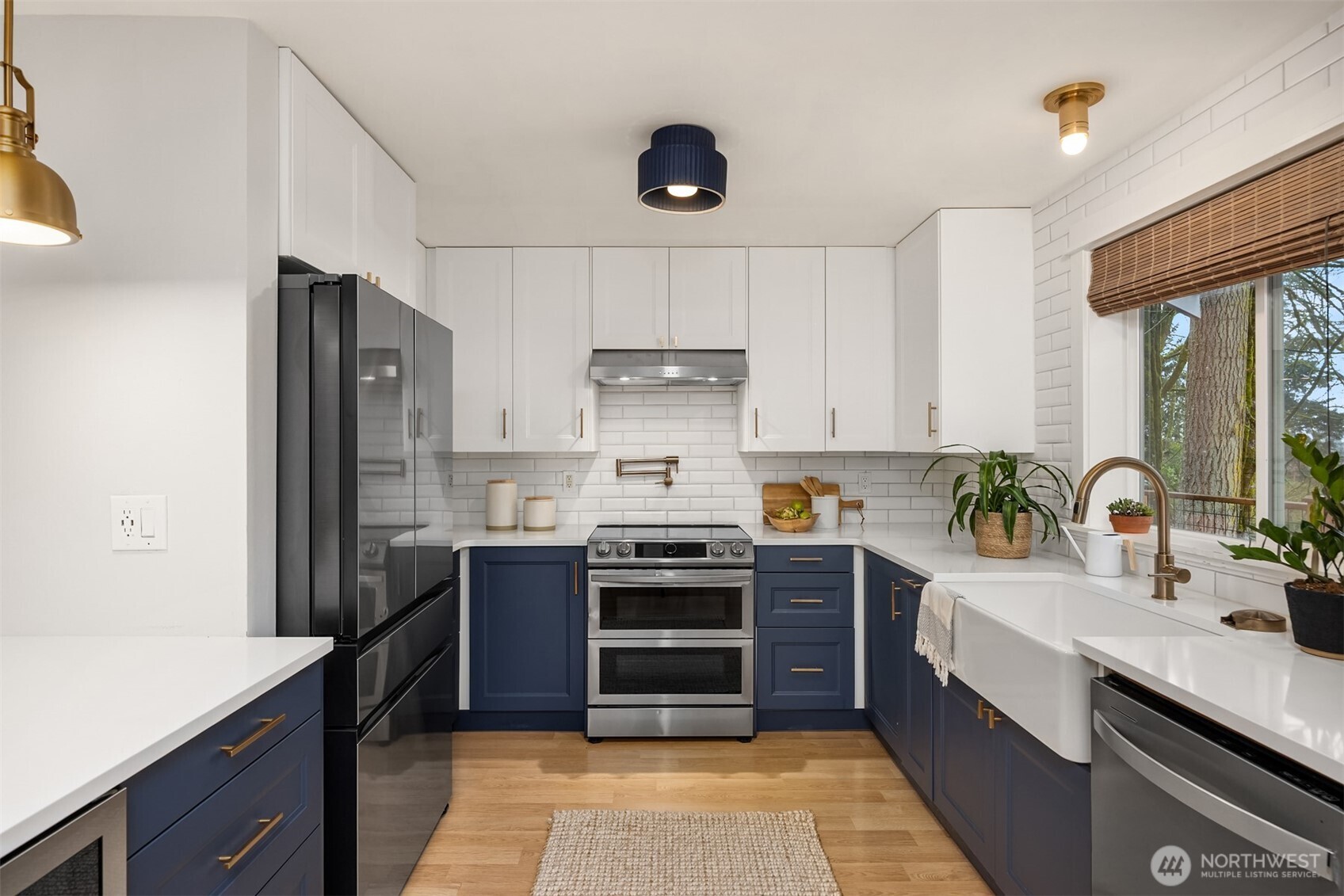 1585 NE Park View Drive , Bainbridge Island, WA 98110