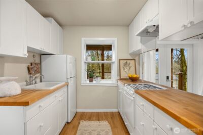 1585 NE Park View Drive , Bainbridge Island, WA 98110 - Photo 30