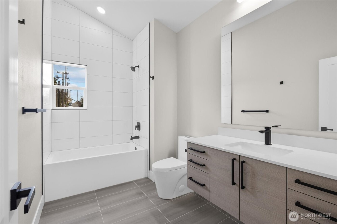 503 NE 42nd Street , Seattle, WA 98105