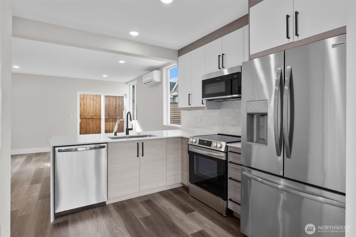 503 NE 42nd Street , Seattle, WA 98105