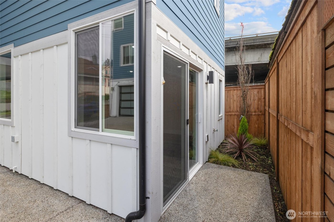 503 NE 42nd Street , Seattle, WA 98105