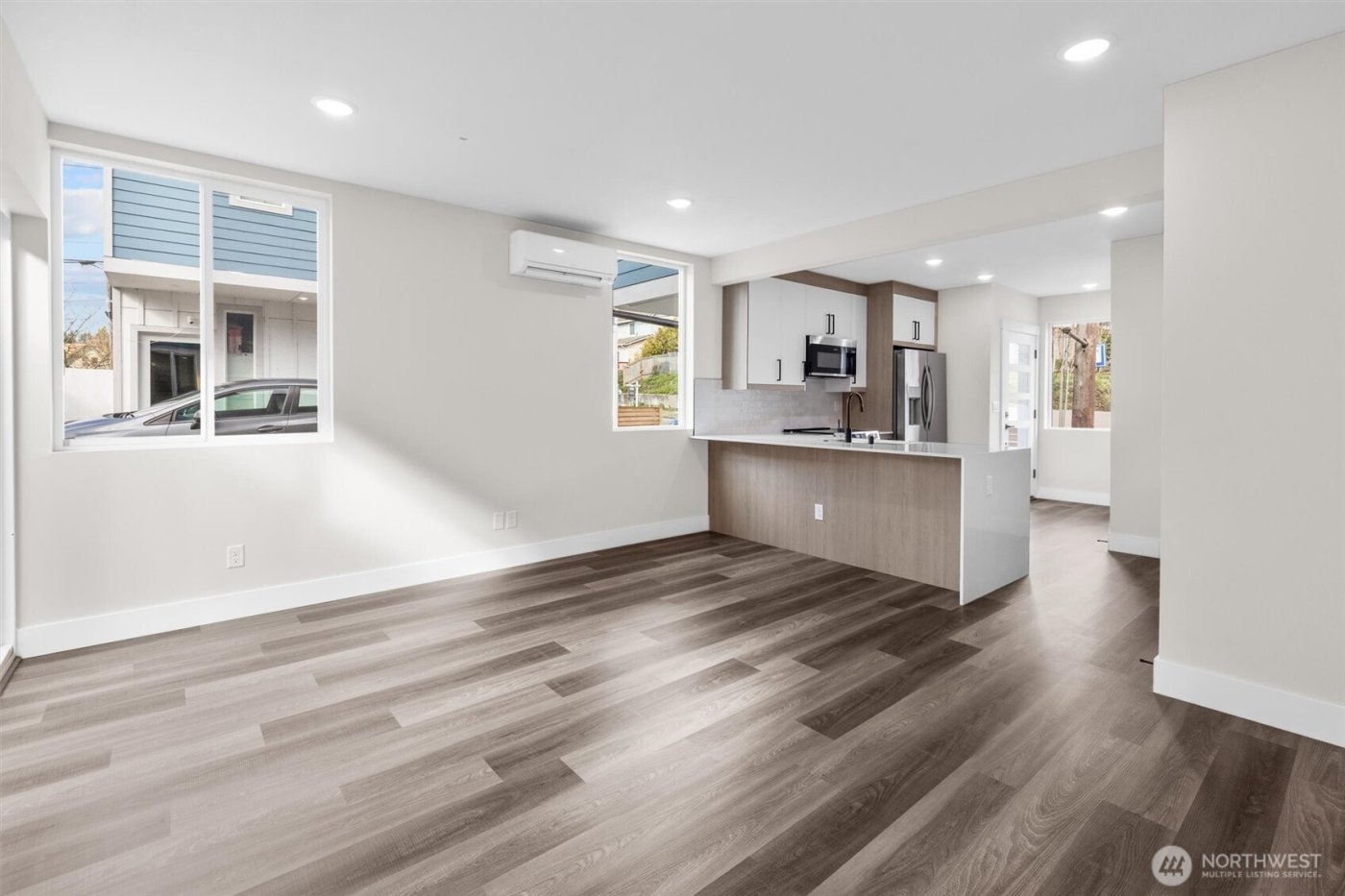 503 NE 42nd Street , Seattle, WA 98105