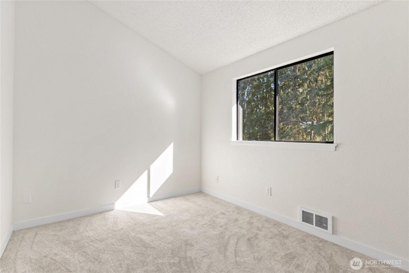 13611 124th Avenue Ct E, Puyallup, WA 98374