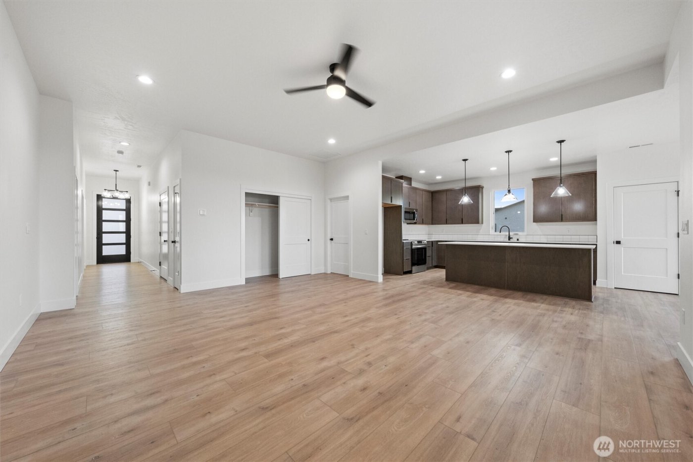 1269 E Mt Hood Street , Othello, WA 99344