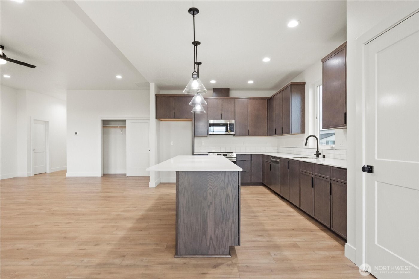 1269 E Mt Hood Street , Othello, WA 99344