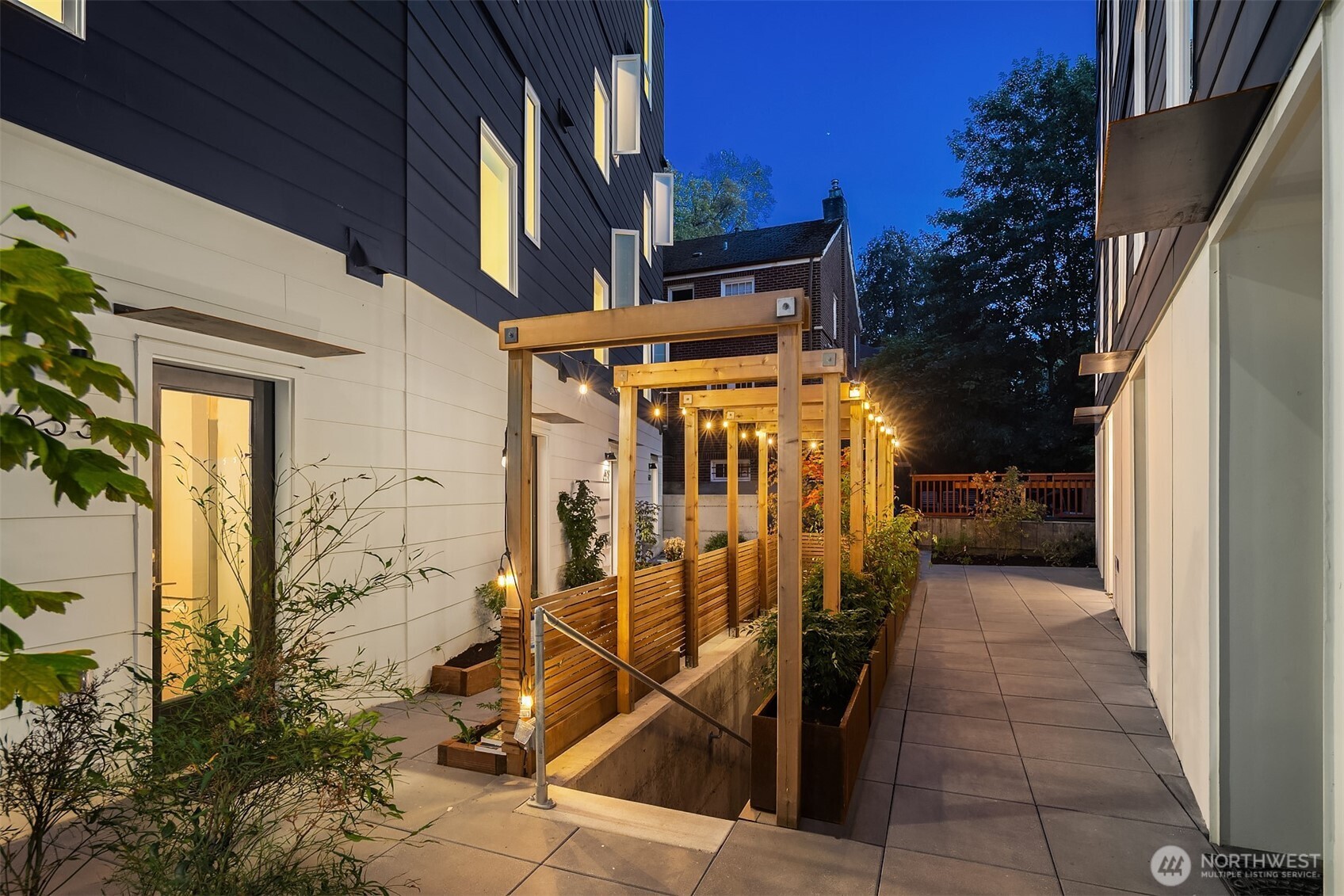 1227 E Roy Street , Seattle, WA 98102