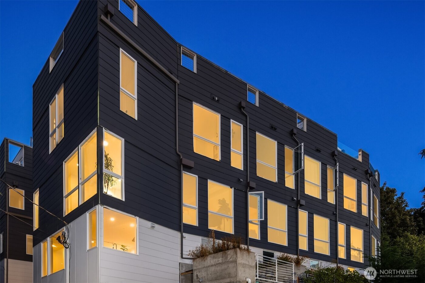 635 13th Avenue E, Seattle, WA 98102