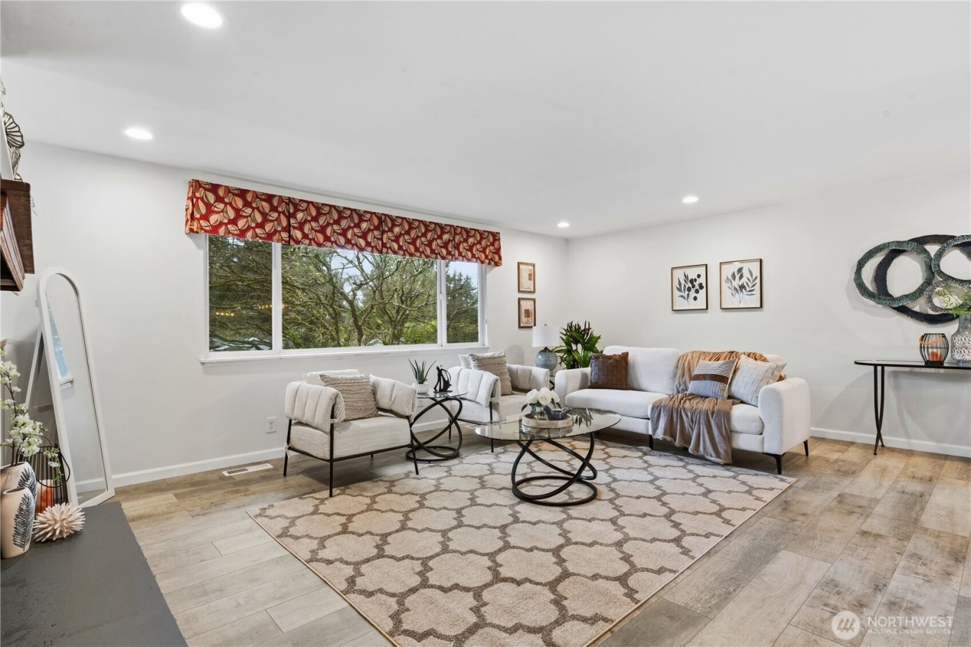 22109 93 Place W, Edmonds, WA 98020