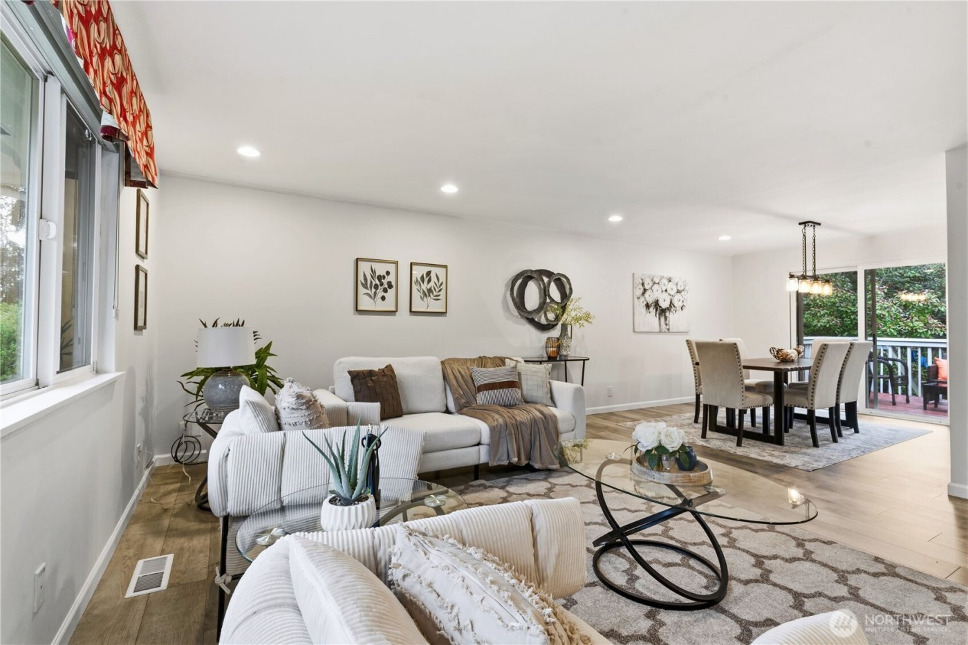 22109 93 Place W, Edmonds, WA 98020