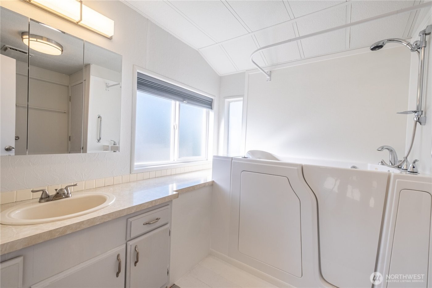 225 NE Ernst #50, Oak Harbor, WA 98277