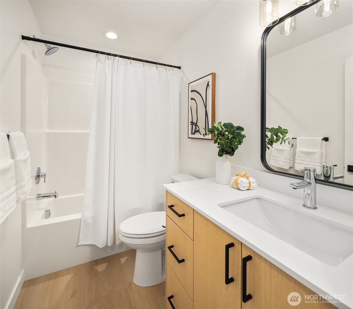 18015 2nd Avenue NE #B, Shoreline, WA 98155