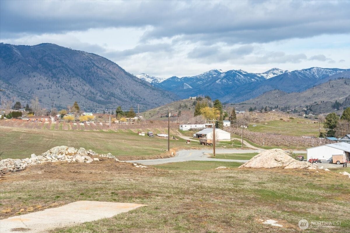 1594 Green Avenue , Manson, WA 98831