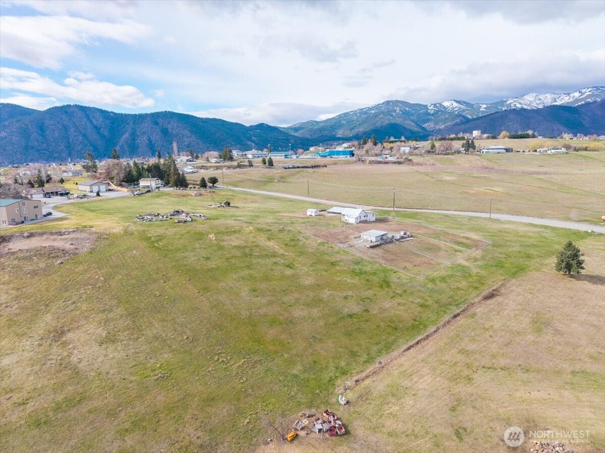 1594 Green Avenue , Manson, WA 98831