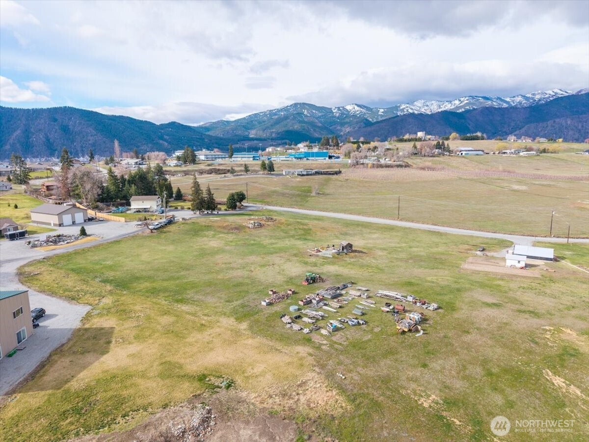 1594 Green Avenue , Manson, WA 98831