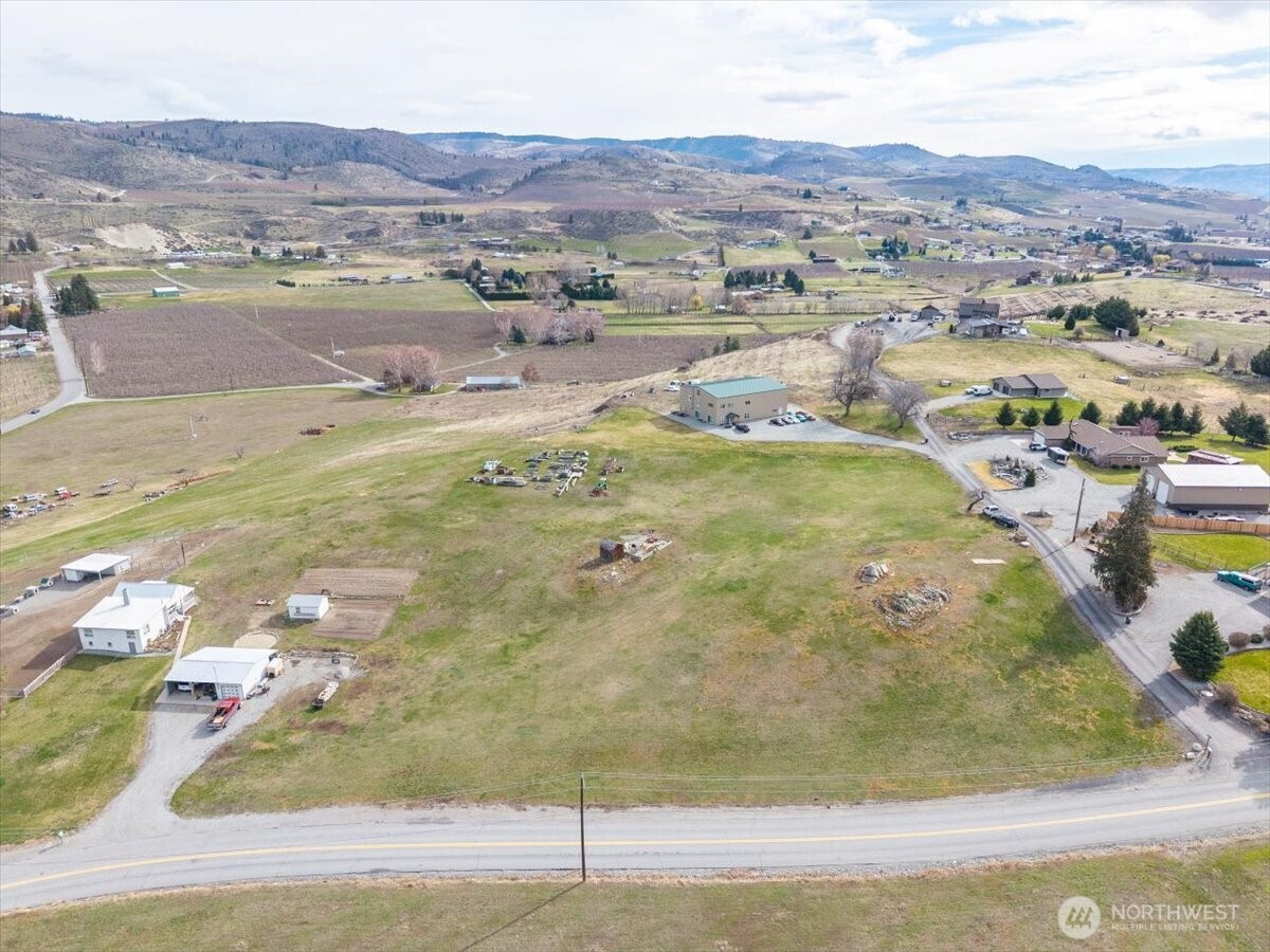 1594 Green Avenue , Manson, WA 98831