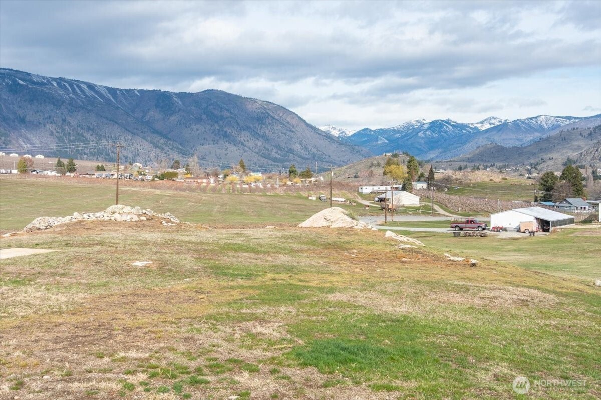 1594 Green Avenue , Manson, WA 98831