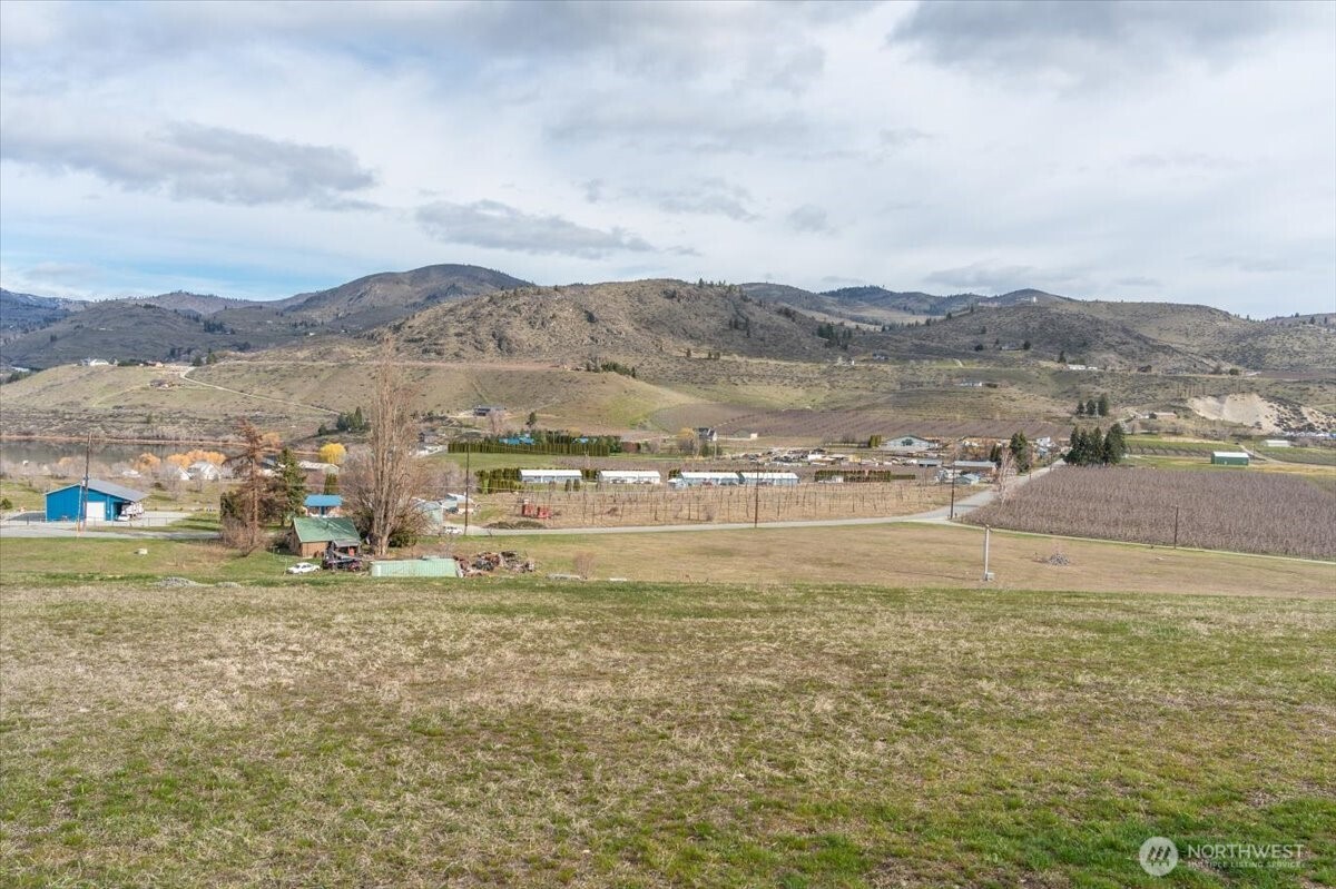 1594 Green Avenue , Manson, WA 98831