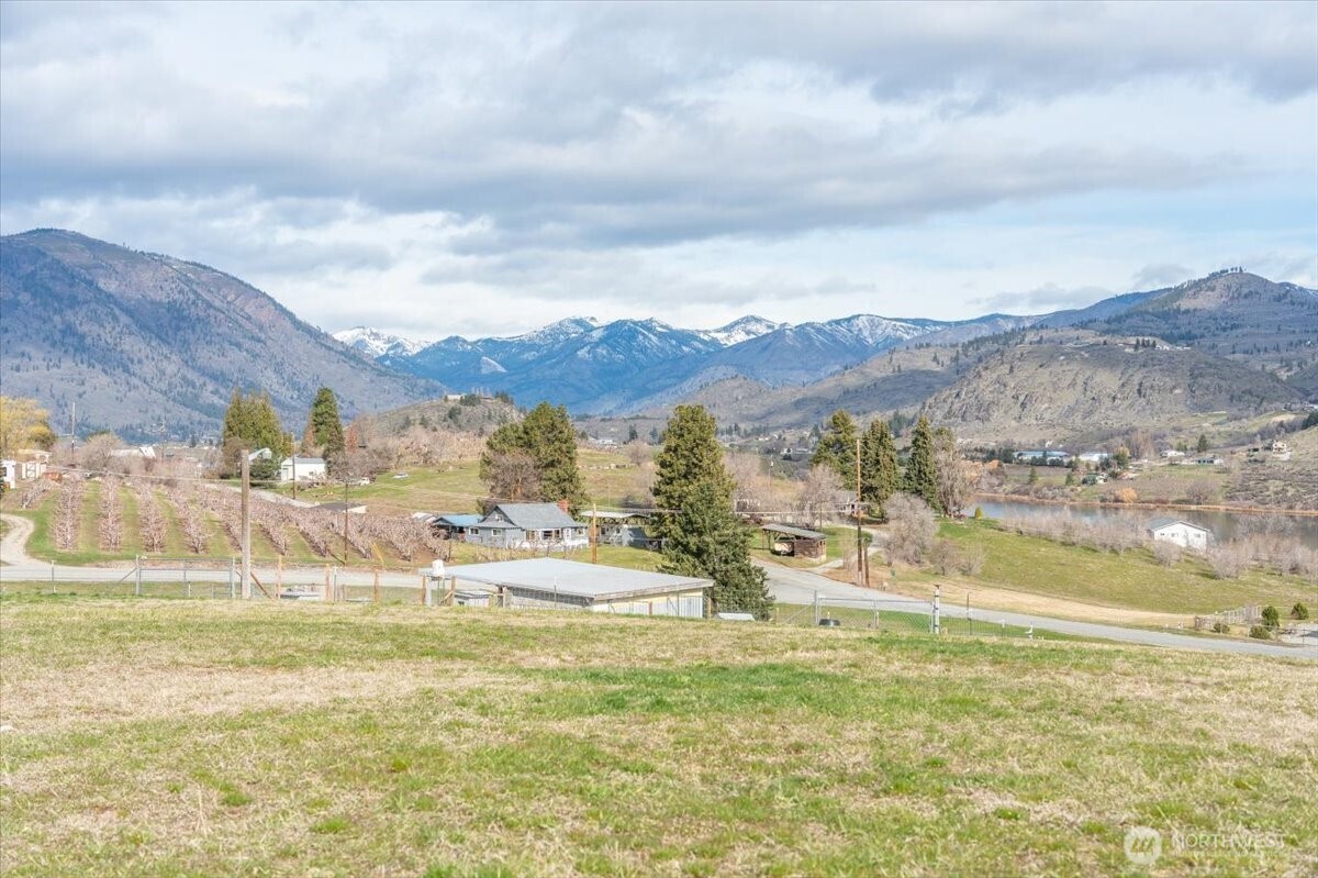 1594 Green Avenue , Manson, WA 98831