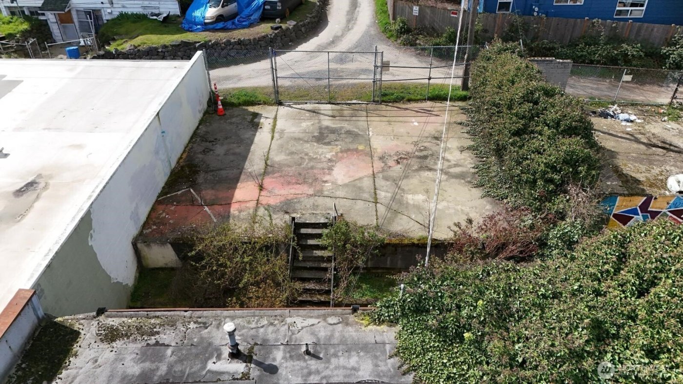 10311 Aurora Avenue N, Seattle, WA 98133