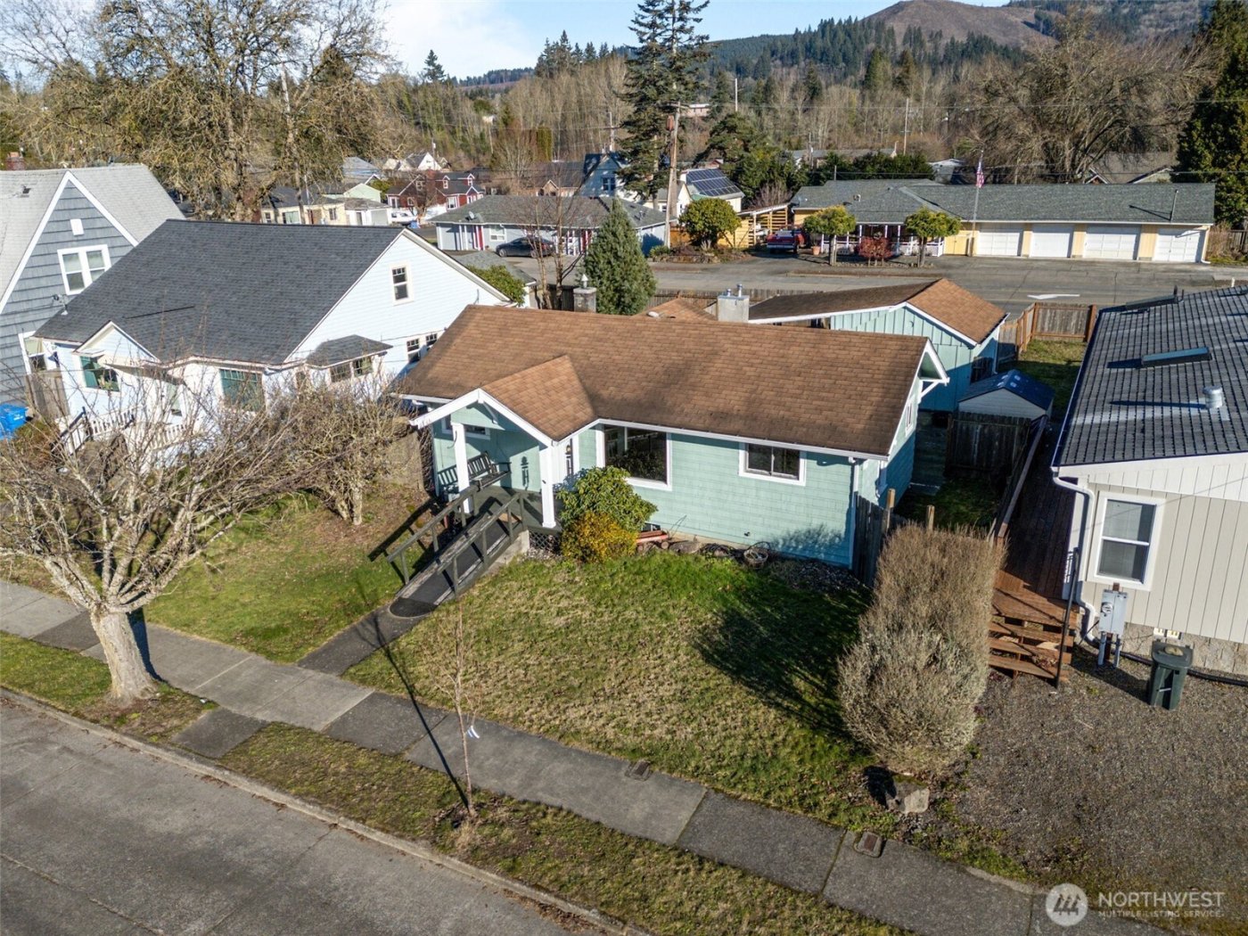 438 Front Avenue , Castle Rock, WA 98611