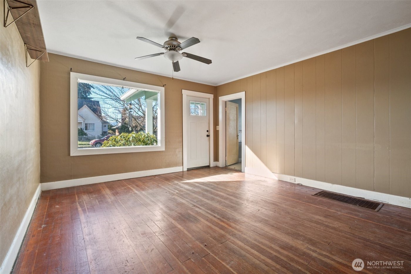 438 Front Avenue , Castle Rock, WA 98611