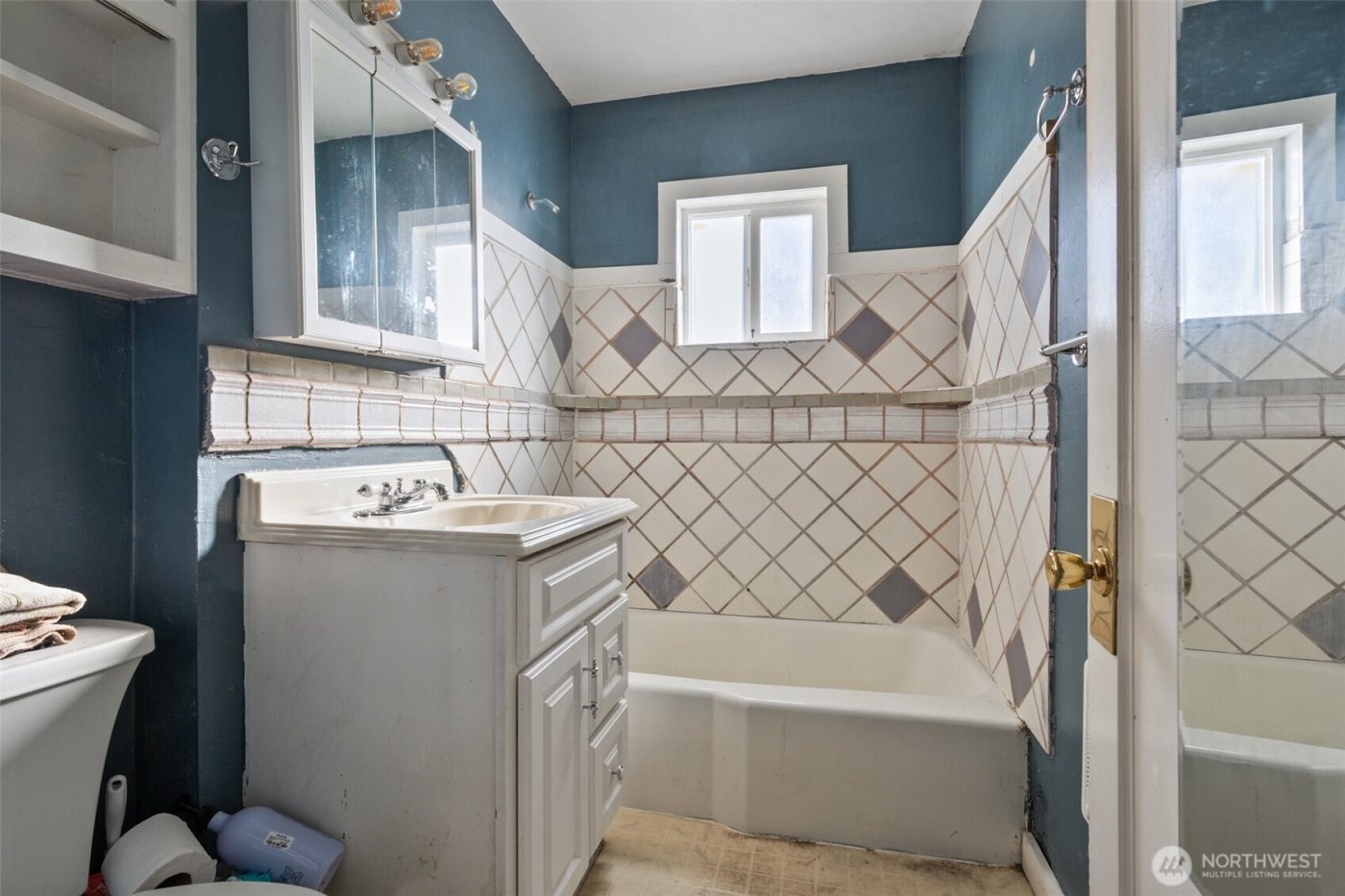 438 Front Avenue , Castle Rock, WA 98611