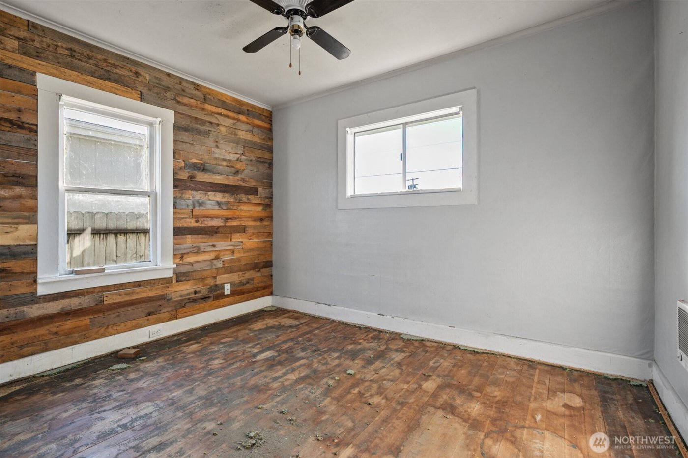 438 Front Avenue , Castle Rock, WA 98611