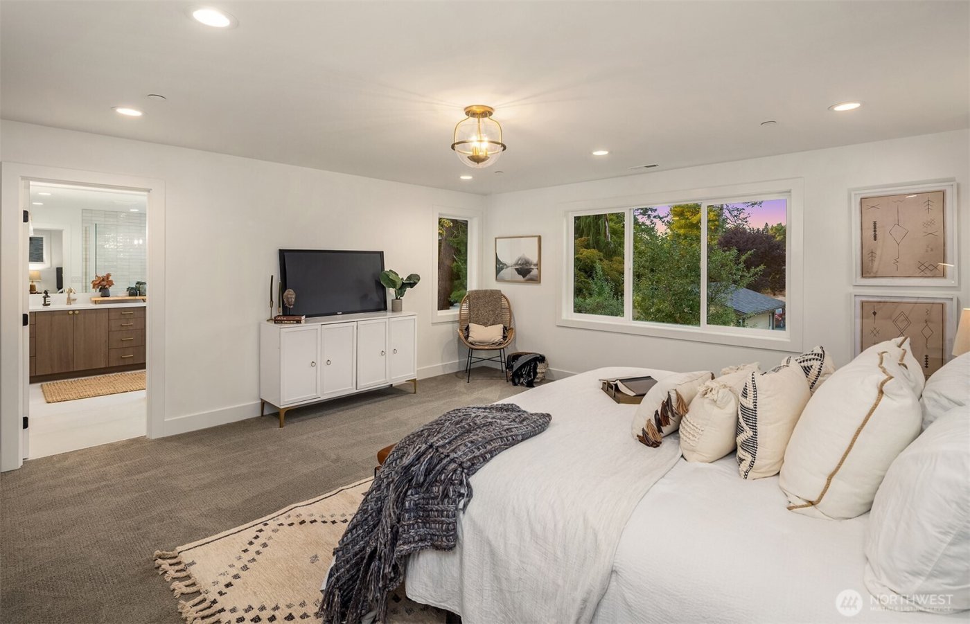 13662 NE 101st Street , Kirkland, WA 98033