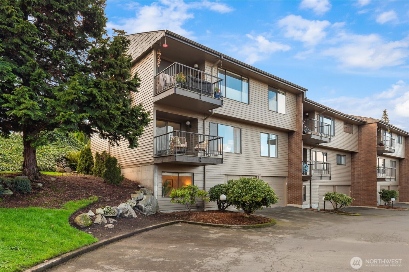 10713 Glen Acres Drive S #10713, Seattle, WA 98168