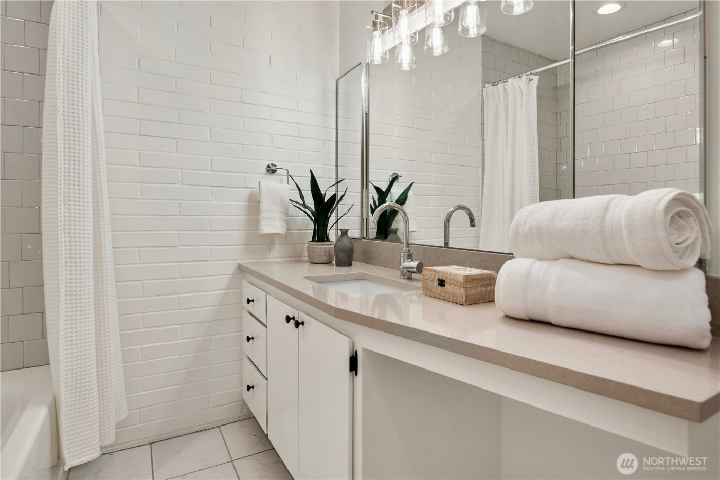 10713 Glen Acres Drive S #10713, Seattle, WA 98168