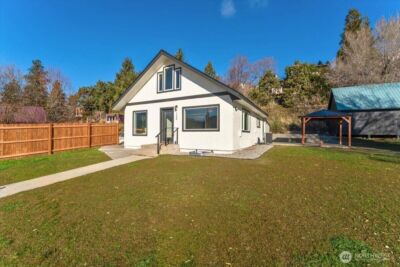 124 Boetzkes Avenue , Manson, WA 98831