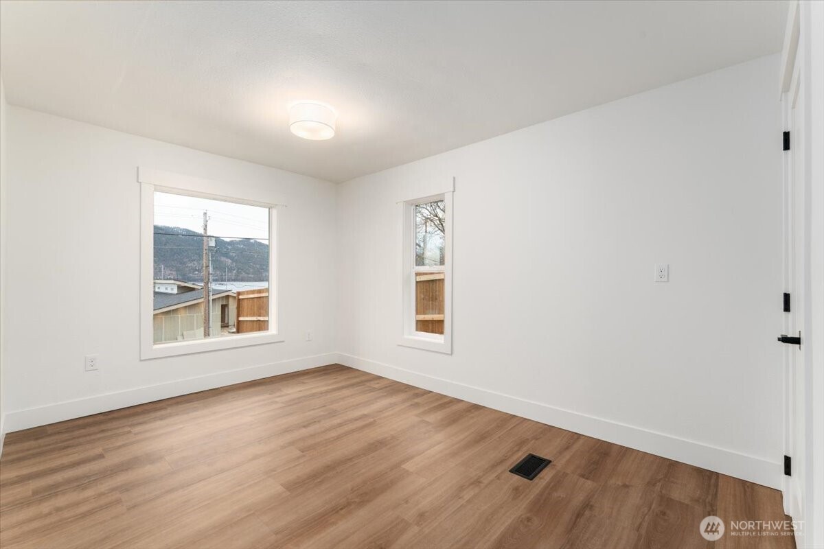 124 Boetzkes Avenue , Manson, WA 98831