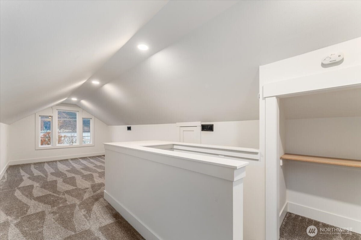 124 Boetzkes Avenue , Manson, WA 98831