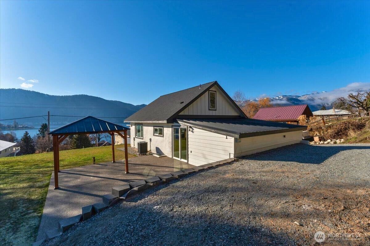 124 Boetzkes Avenue , Manson, WA 98831