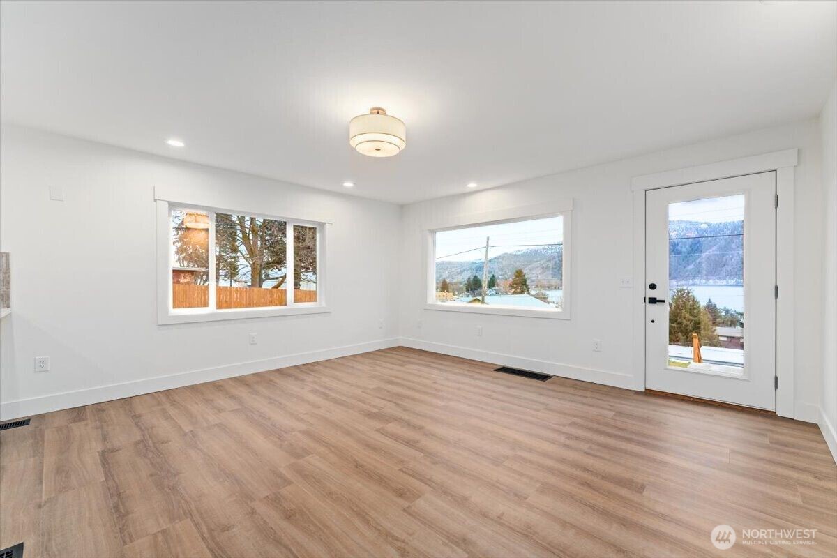 124 Boetzkes Avenue , Manson, WA 98831