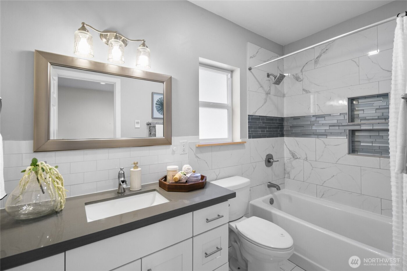 1516 S Bennett Street , Seattle, WA 98108