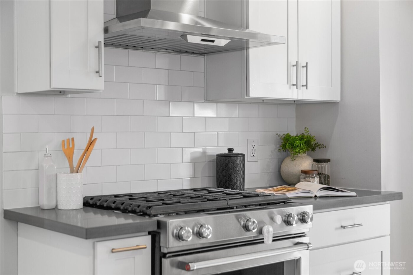 1516 S Bennett Street , Seattle, WA 98108