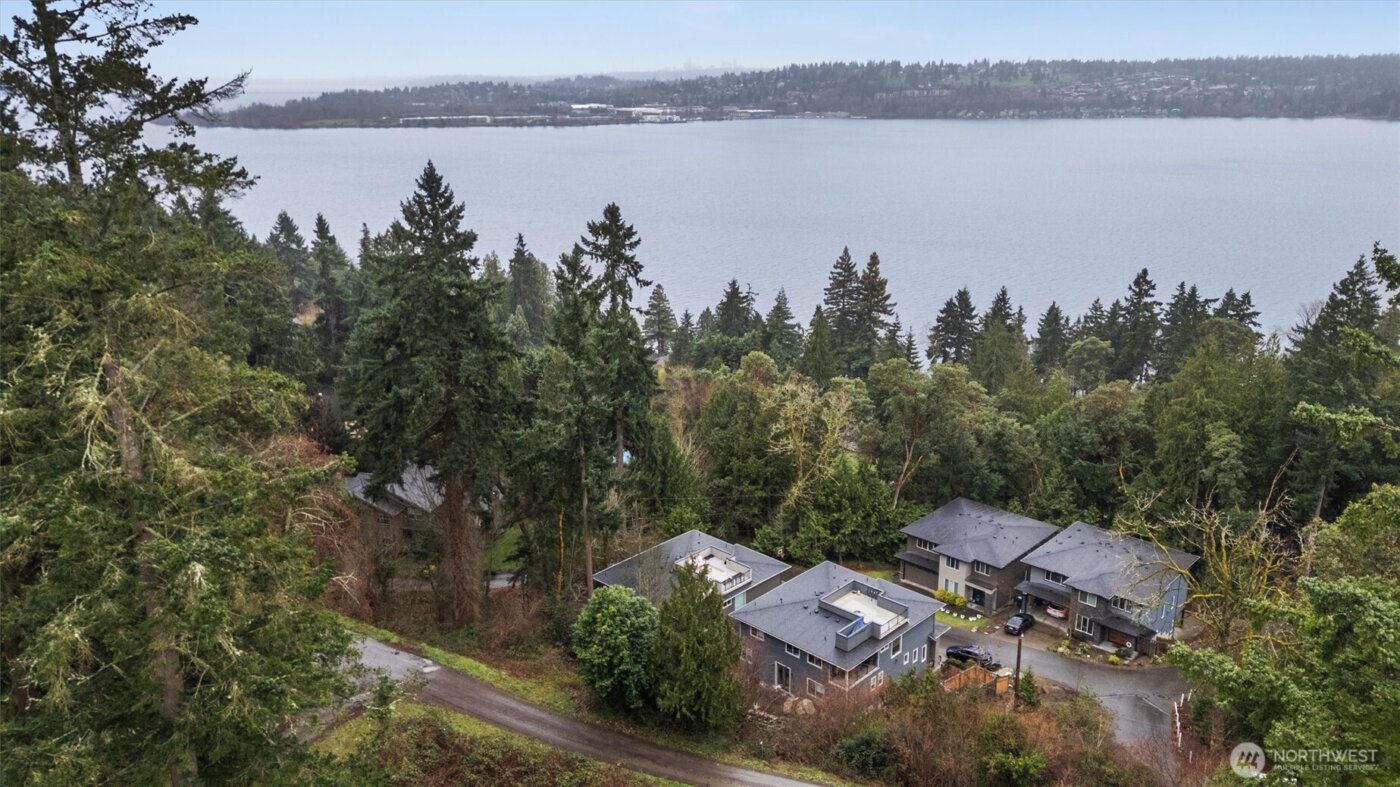 7223 NE 118th Court , Kirkland, WA 98034