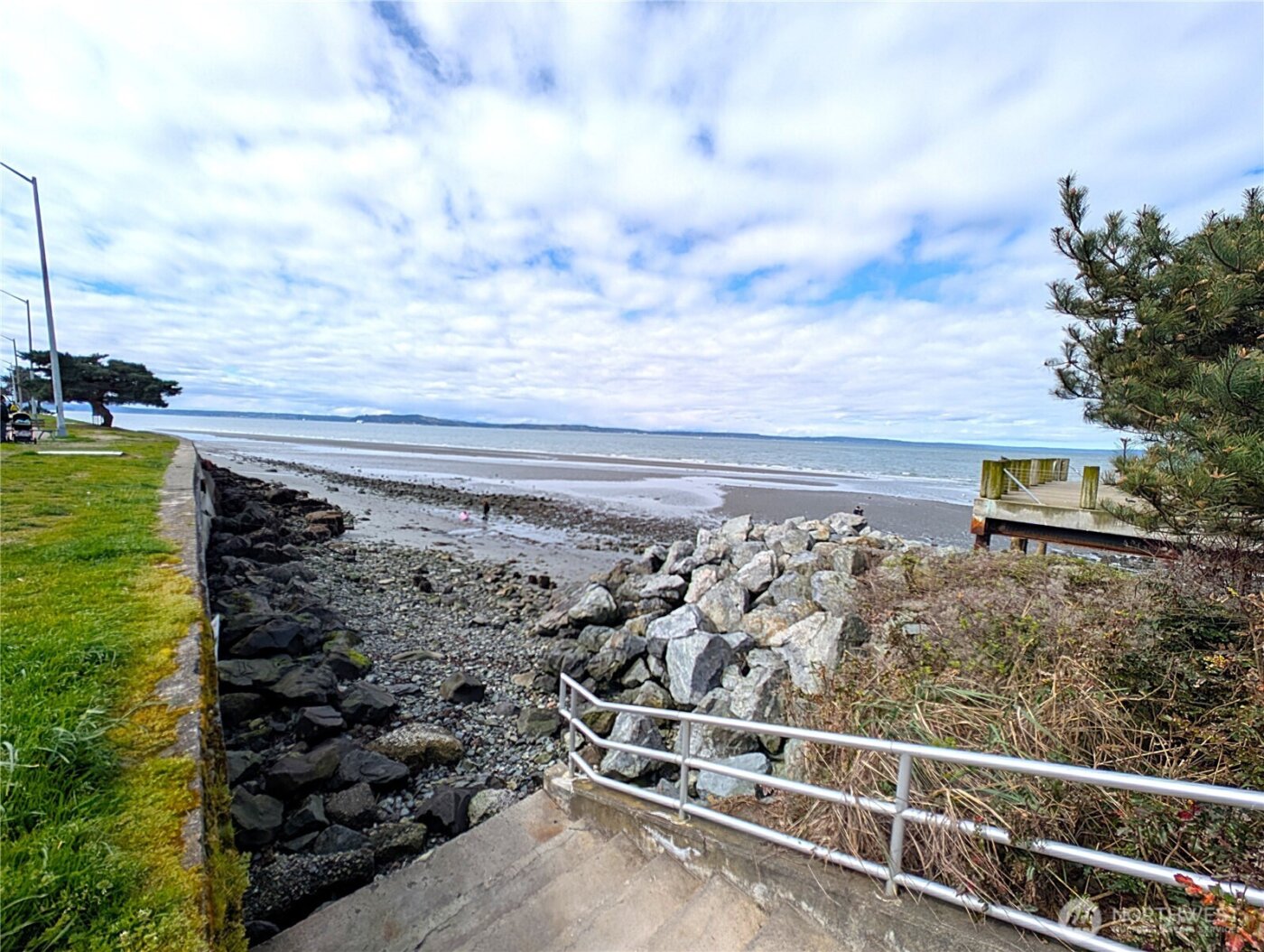 1156 Alki Avenue SW #201, Seattle, WA 98116