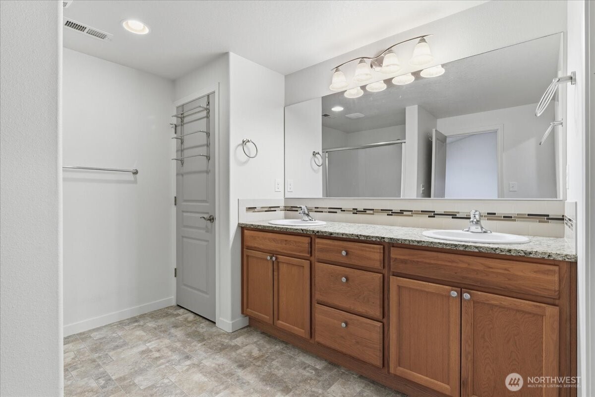 1341 E Landon Street , Moses Lake, WA 98837