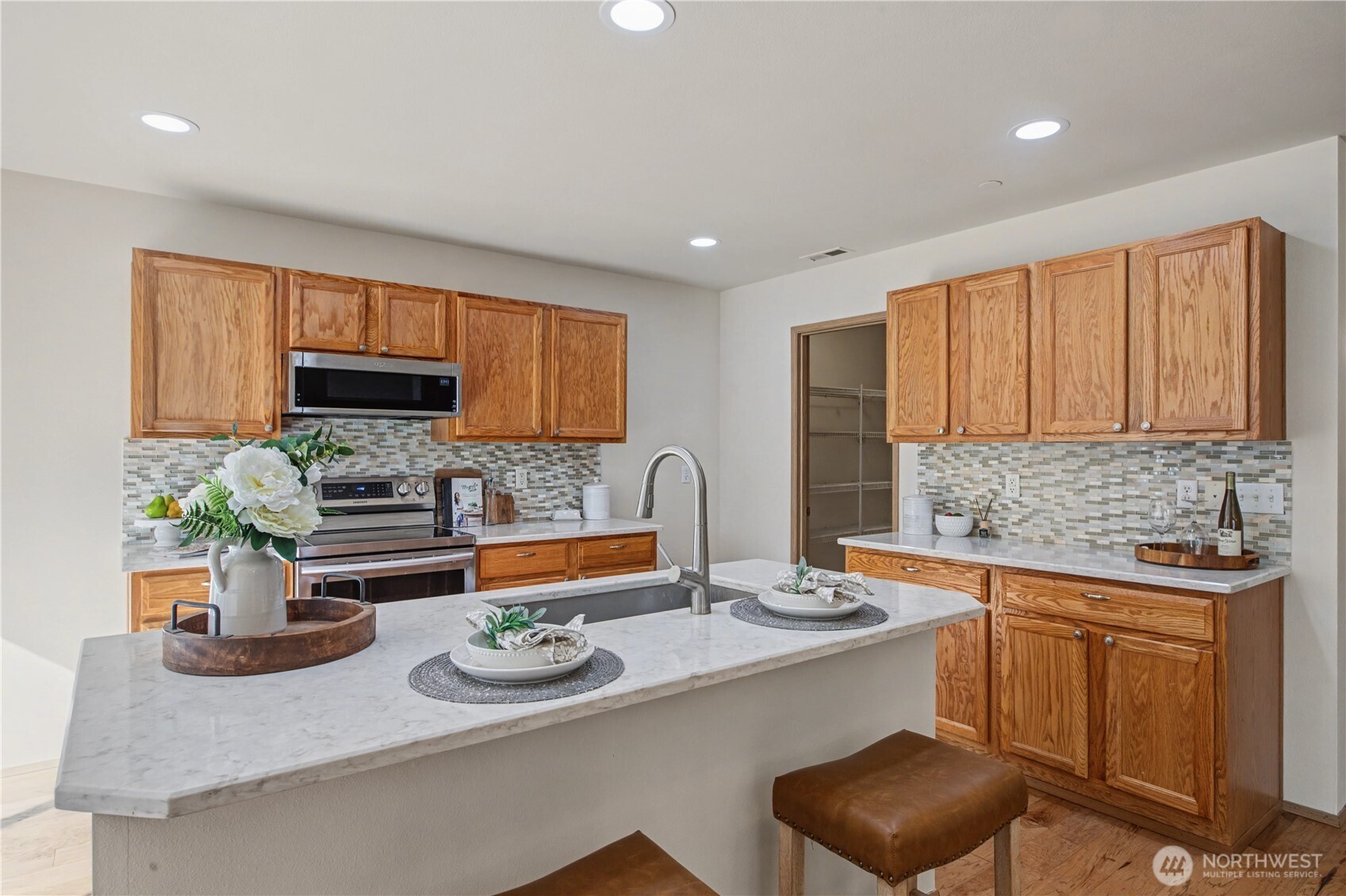 2261 Wallace Loop , Dupont, WA 98327