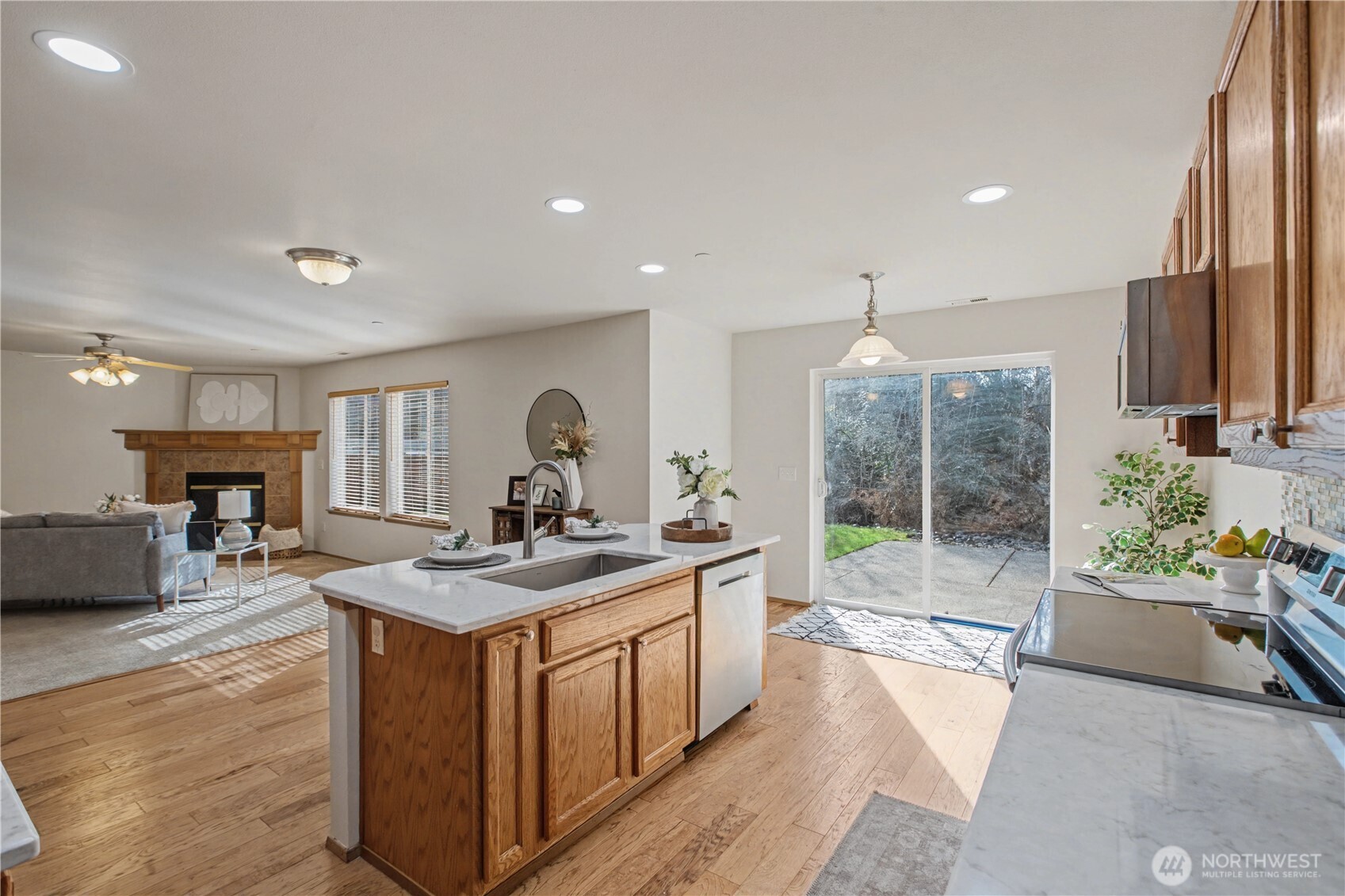 2261 Wallace Loop , Dupont, WA 98327