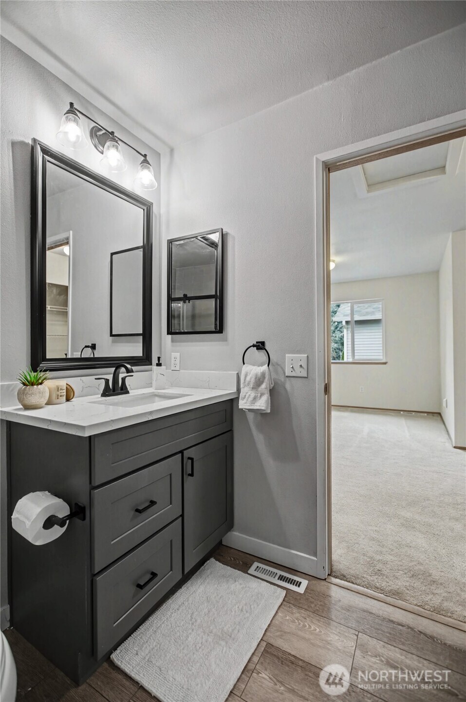 2261 Wallace Loop , Dupont, WA 98327