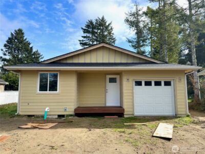 660 Itswoot Avenue SE, Ocean Shores, WA 98569
